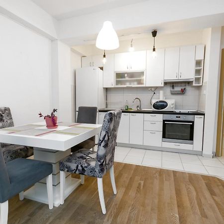 One Bedroom Apartment With Private Parking Skopje Exteriör bild