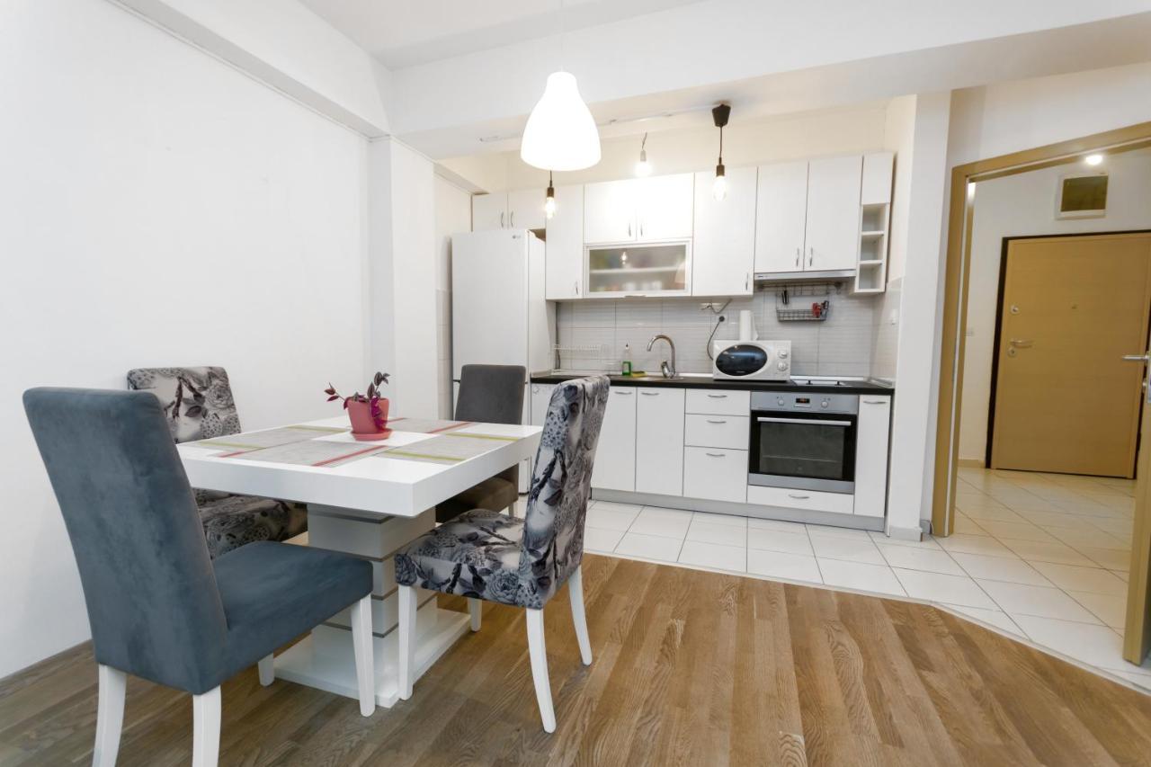 One Bedroom Apartment With Private Parking Skopje Exteriör bild