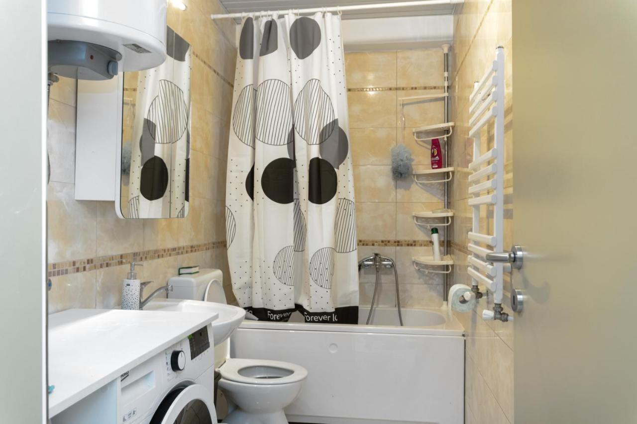 One Bedroom Apartment With Private Parking Skopje Exteriör bild