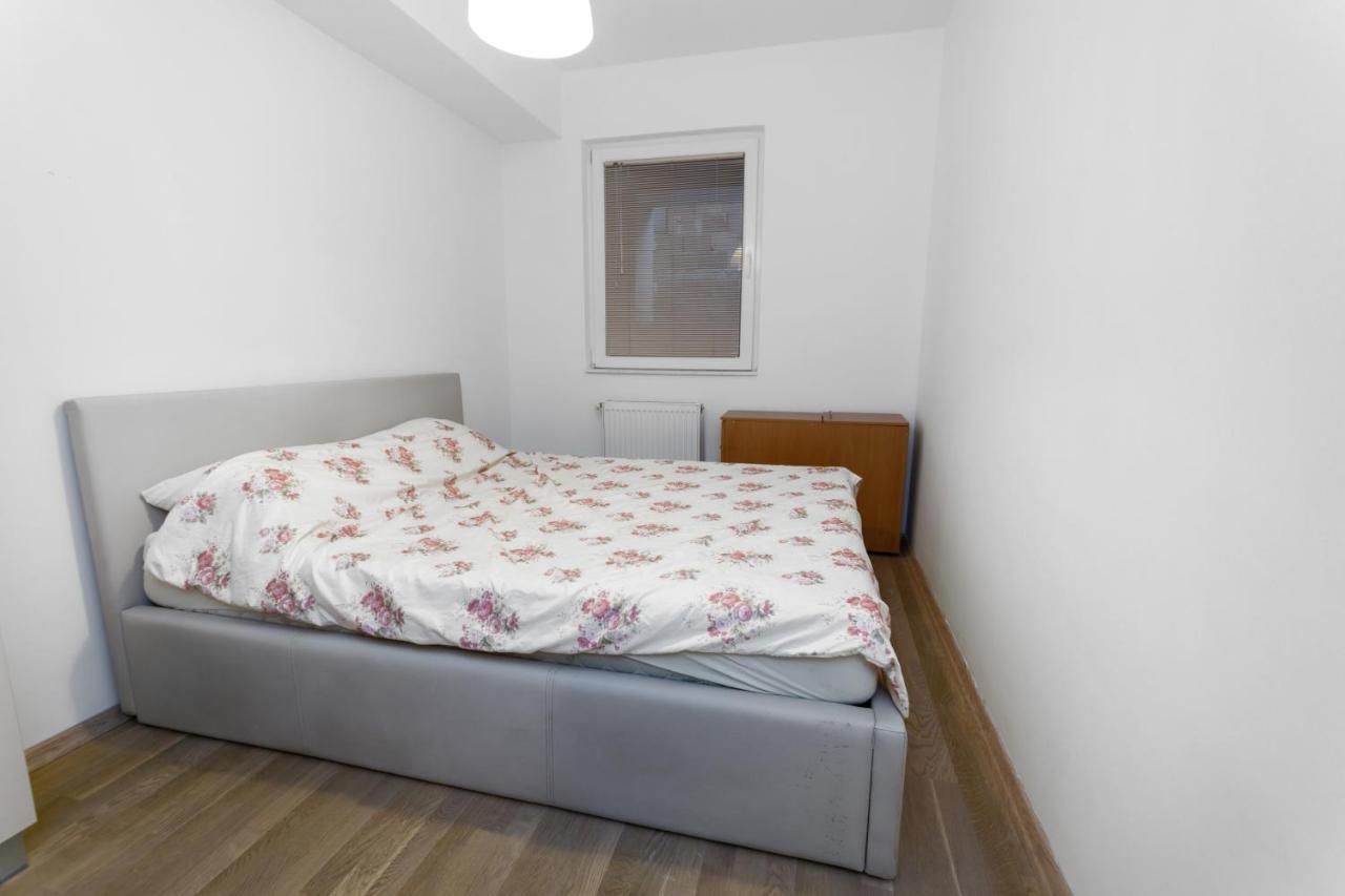 One Bedroom Apartment With Private Parking Skopje Exteriör bild