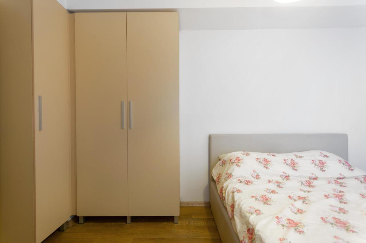 One Bedroom Apartment With Private Parking Skopje Exteriör bild